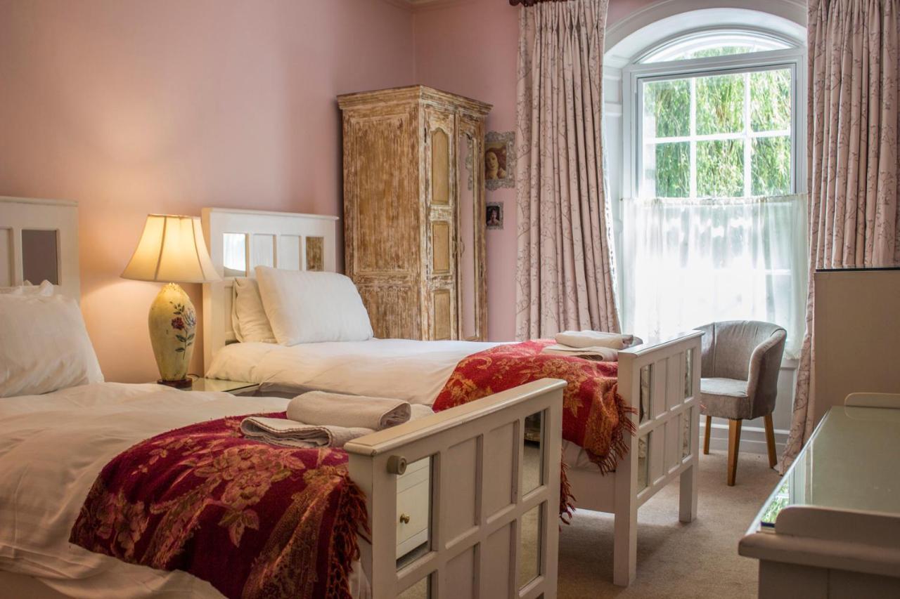 فندق The Pembroke Arms ويلتون المظهر الخارجي الصورة