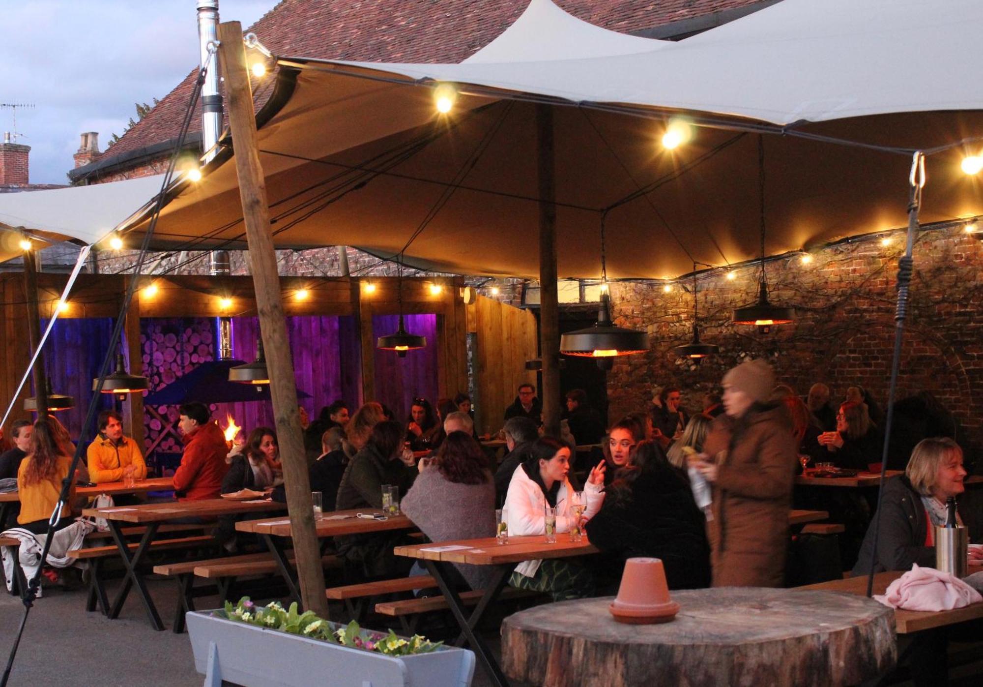 فندق The Pembroke Arms ويلتون المظهر الخارجي الصورة