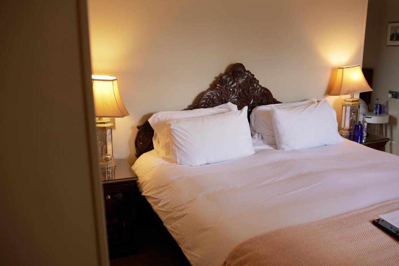 فندق The Pembroke Arms ويلتون المظهر الخارجي الصورة