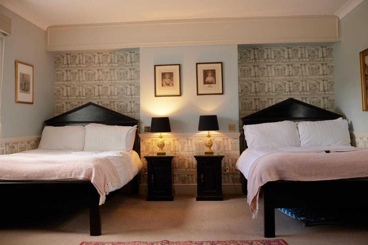 فندق The Pembroke Arms ويلتون المظهر الخارجي الصورة