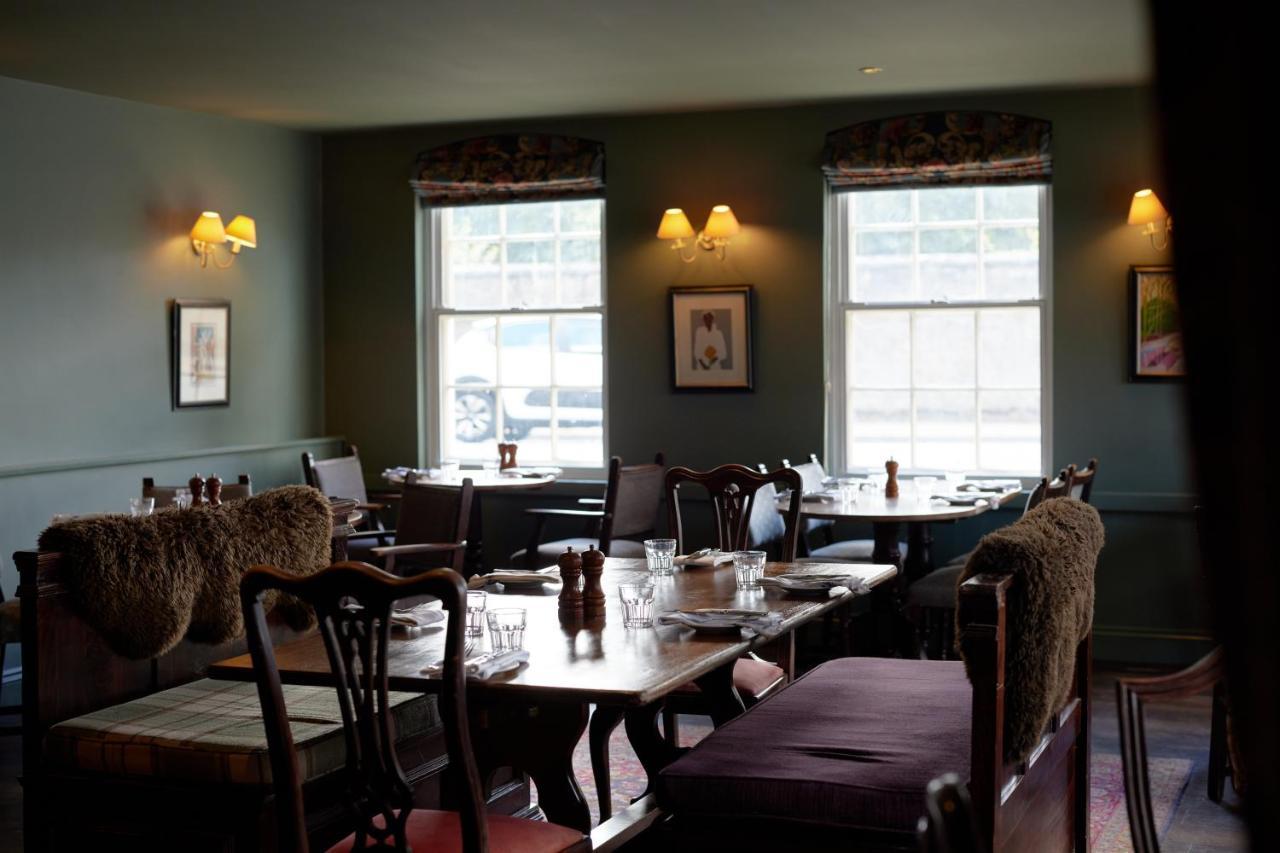 فندق The Pembroke Arms ويلتون المظهر الخارجي الصورة