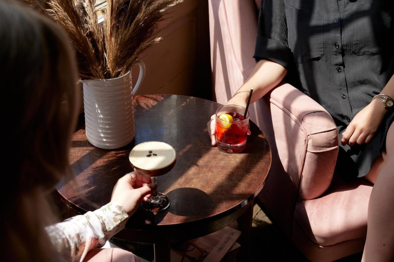 فندق The Pembroke Arms ويلتون المظهر الخارجي الصورة