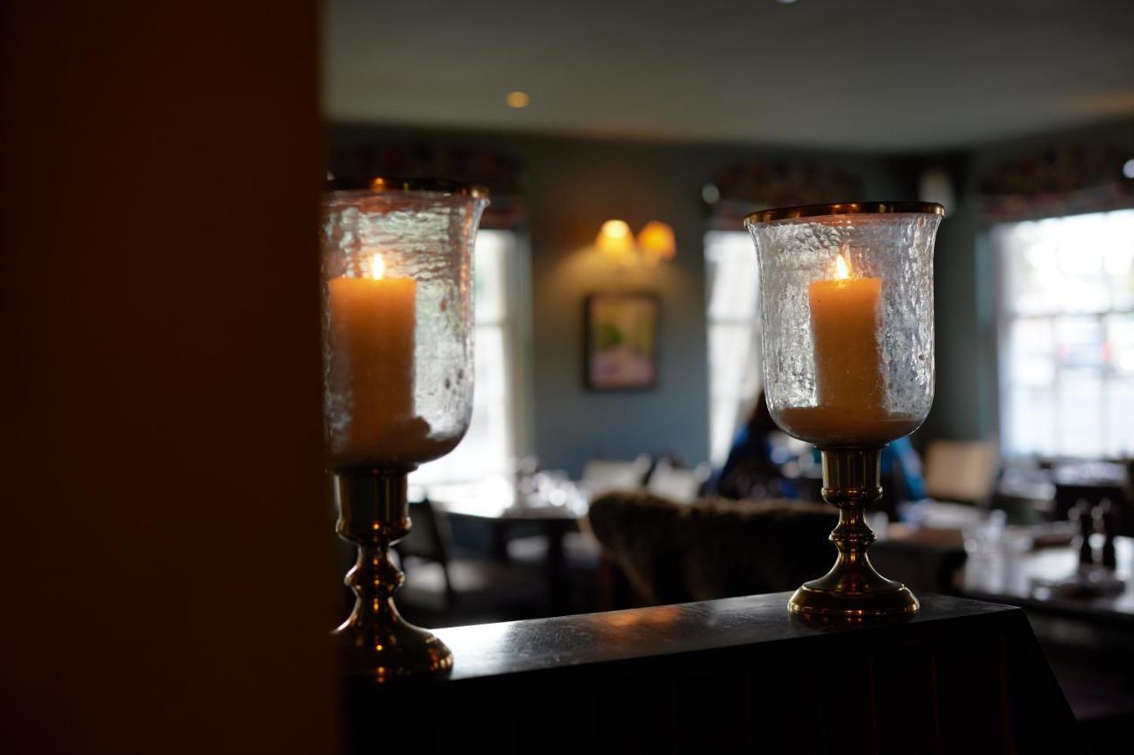 فندق The Pembroke Arms ويلتون المظهر الخارجي الصورة