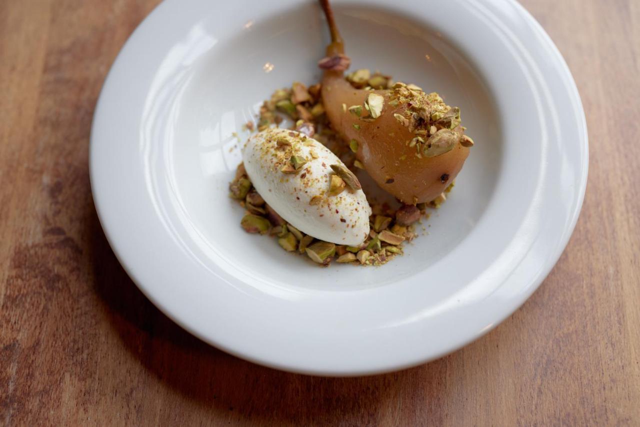 فندق The Pembroke Arms ويلتون المظهر الخارجي الصورة