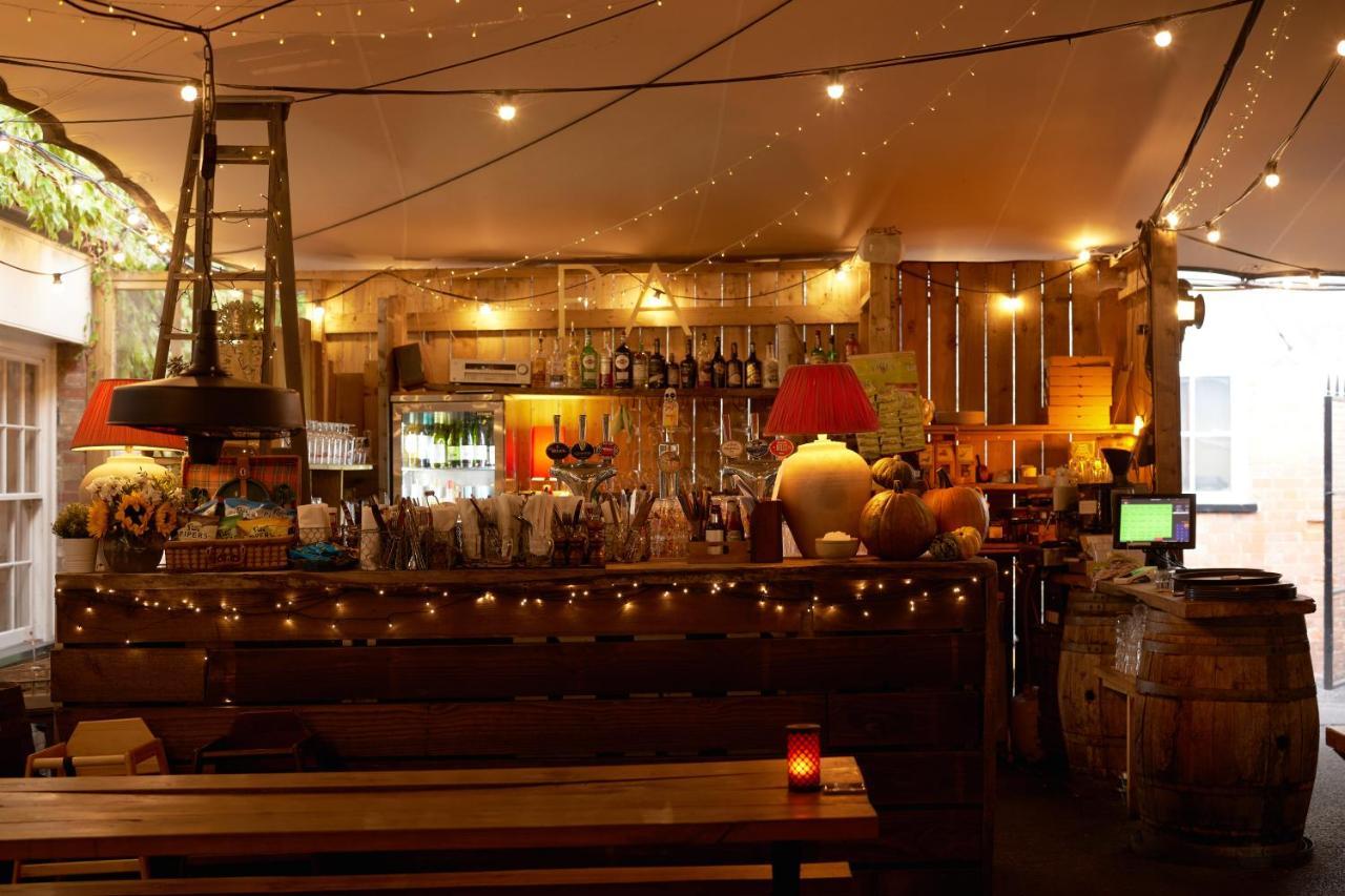فندق The Pembroke Arms ويلتون المظهر الخارجي الصورة