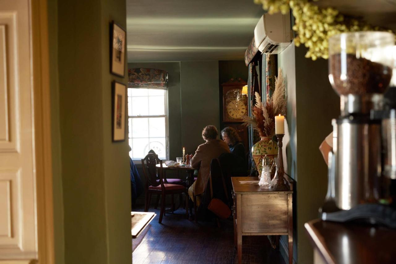 فندق The Pembroke Arms ويلتون المظهر الخارجي الصورة