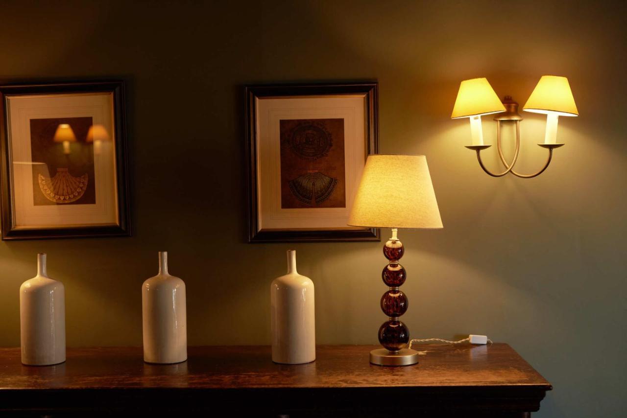 فندق The Pembroke Arms ويلتون المظهر الخارجي الصورة
